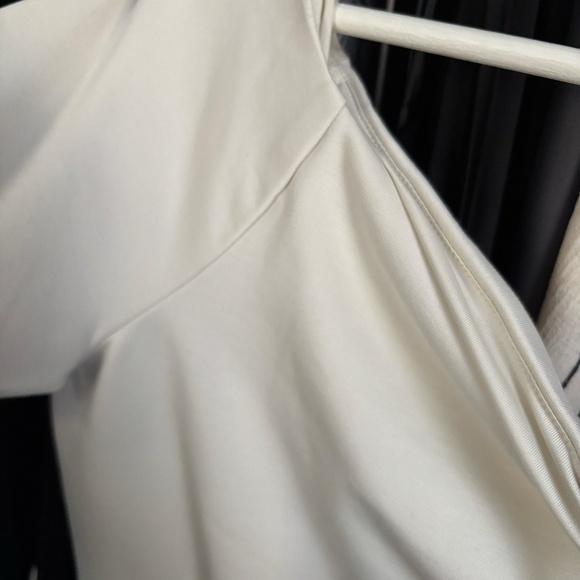 H&M Cream Off the Shoulder Top Size L - Picture 7 of 7